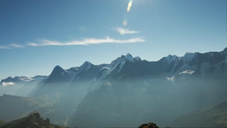 Picos-Breithorn-Y-Wetterlucke-En-El-Valle-Hineres-Lauterbrunnen-Desde-Un-Mirador-En-Suiza