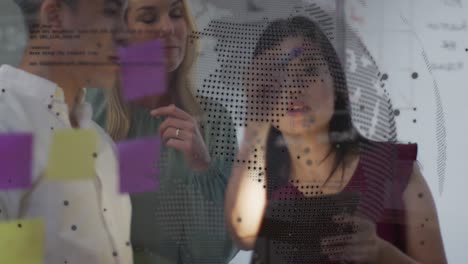 animación del procesamiento de datos financieros sobre diversas personas de negocios que trabajan en la oficina
