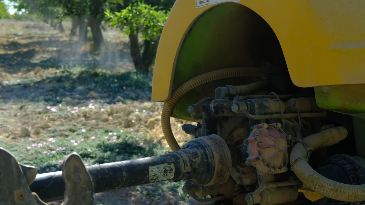 Trattore con albero cardanico