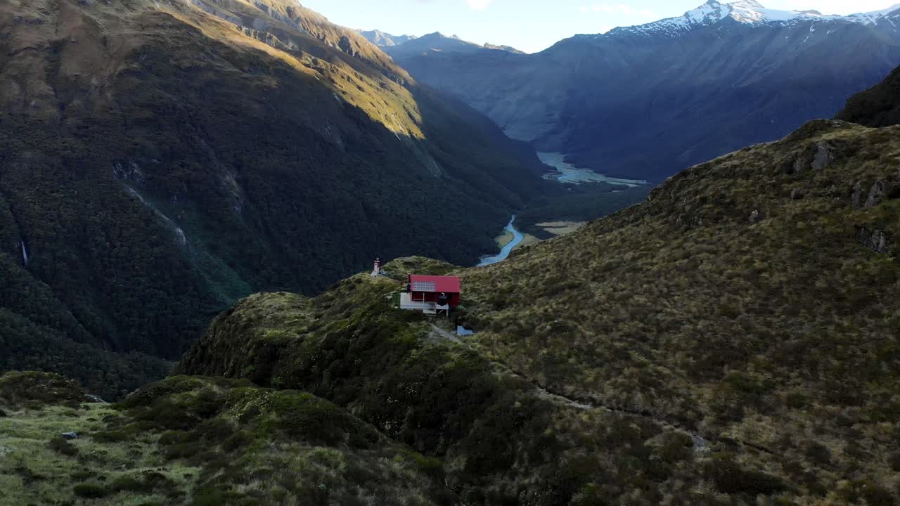 뉴질랜드 마운트 애스파이링 국립 공원 에 있는 리버풀 오두막 - 공중 사진