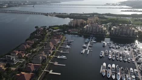 Docks-and-boat-slips-on-Manatee-River-with-luxury-boats-and-yachts-with-view-of-Bradenton,-Florida