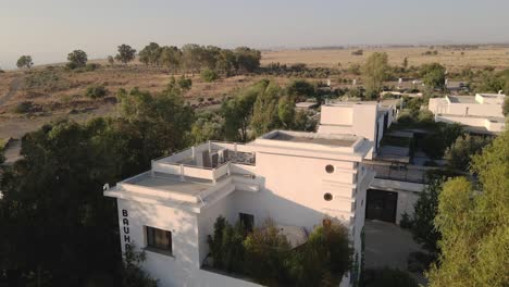 hotel de la cima del monte pereh, complejo boutique de lujo, alturas del golán, israel, avión no tripulado