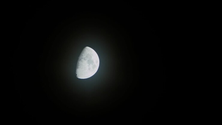 A Realtime Shot of the Moon at Night
