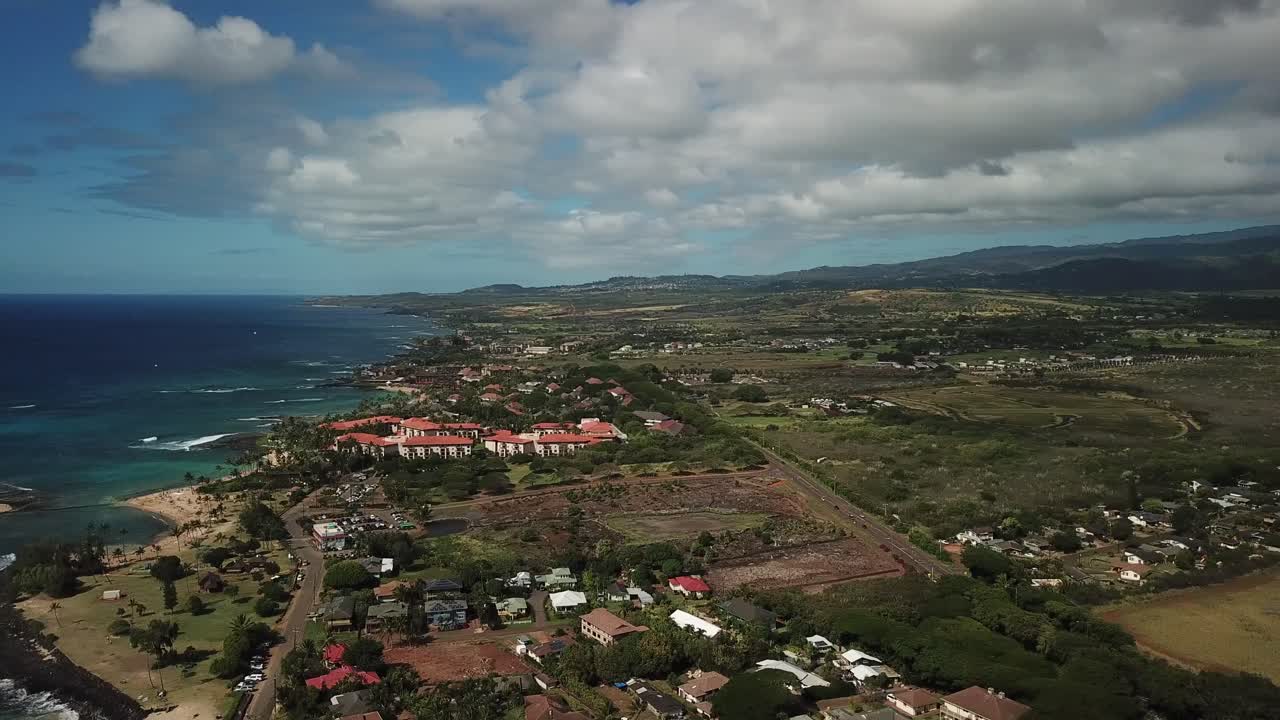 tres panoramas de drones de sesenta grados del océano kauai, la ciudad de poipu y los volcanes en hawaii