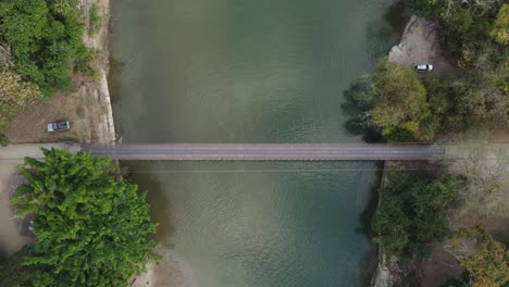 vista aérea de hecho sobre el puente del río