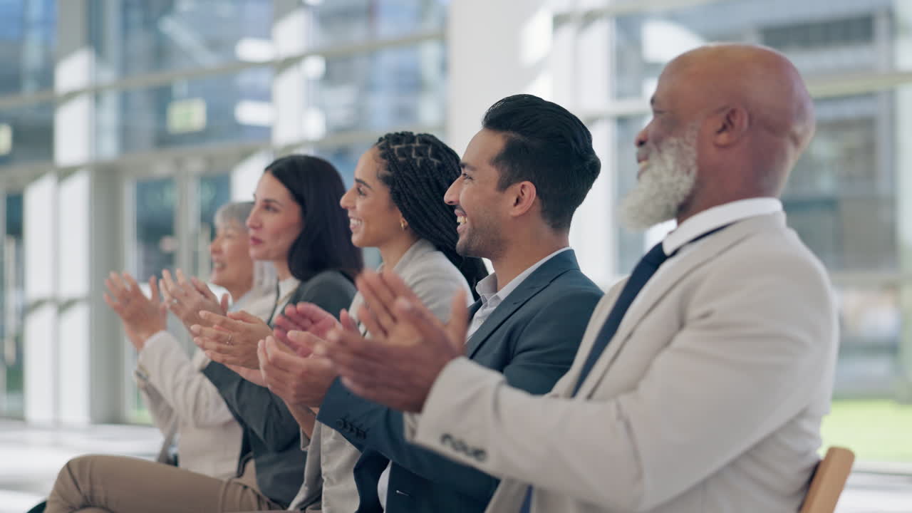 audiencia, gente de negocios y aplausos