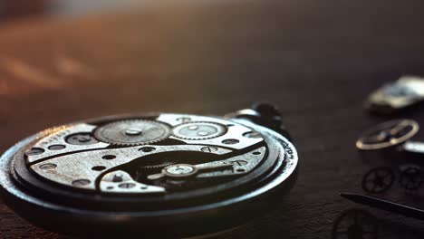 reparación de relojes mecánicos. taller de relojeros