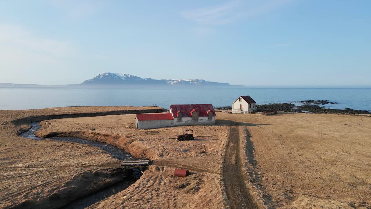 toma de drones del paisaje de islandia, carretera y costa, vista aérea desde drones en 4k-8