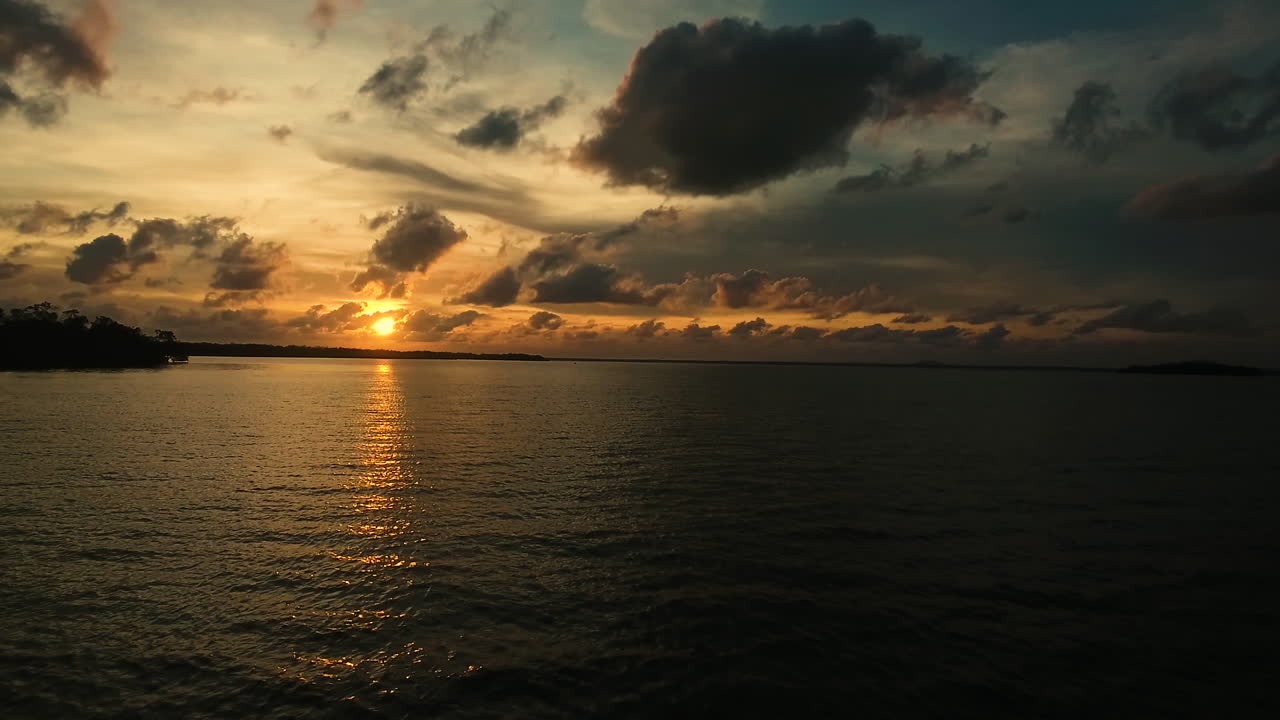 sonnenuntergang von oben am strand