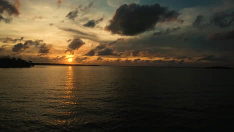 puesta de sol desde arriba en la playa