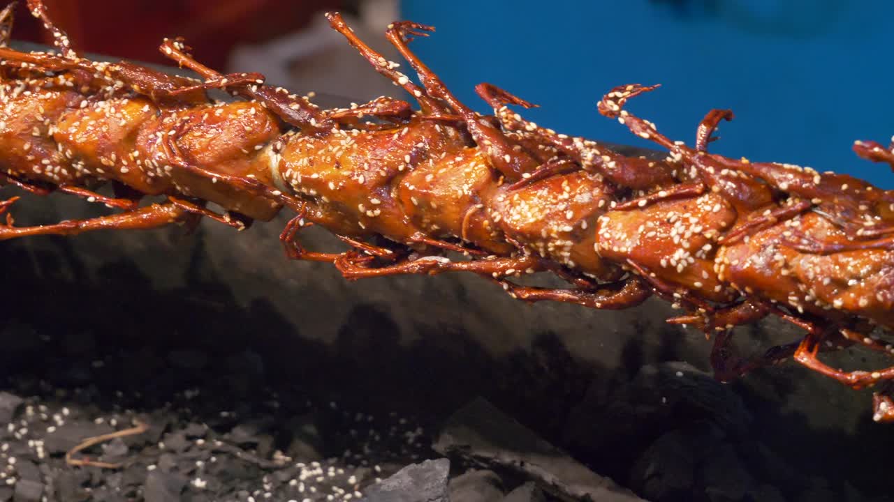 아시아 태국 스트리트 푸드 야시장 구운 비둘기 레시피 요리 yum