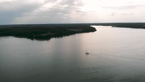 Toma-Aérea-Del-Parque-Paisajístico-Wdzydzki-En-Kashuby,-Polonia