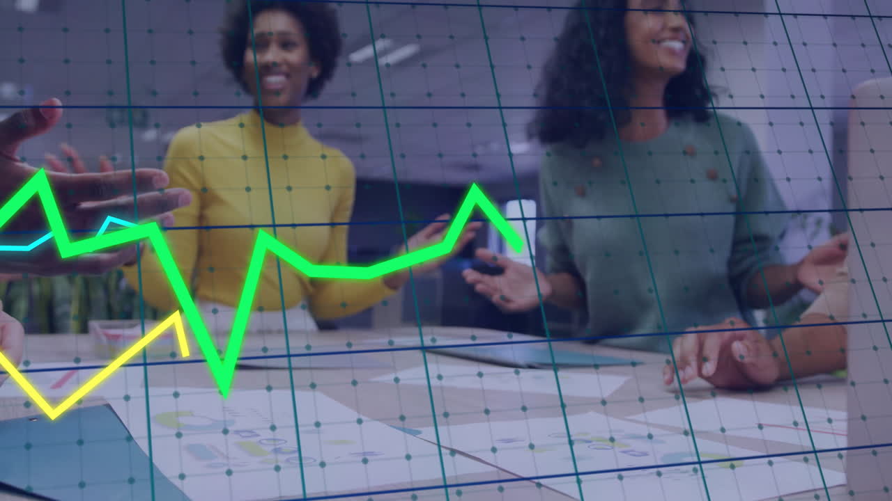Animação do processamento de dados financeiros sobre diversos empresários no escritório