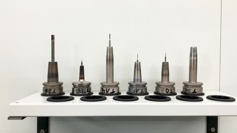 Milling cutter clamped in a holder in a milling cutter stand