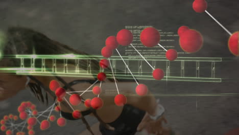 animación de cadenas de adn y procesamiento de datos sobre mujeres biraciales haciendo ejercicio.
