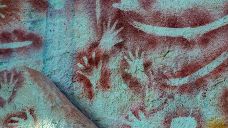 increíble arte rupestre aborigen en carnarvon gorge en el oeste de australia 1