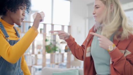 Friends,-women-and-dance-in-home