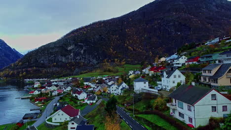 Hermoso-Municipio-Icónico-De-La-Ciudad-Costera-De-Noruega,-Vista-Aérea-De-Drones