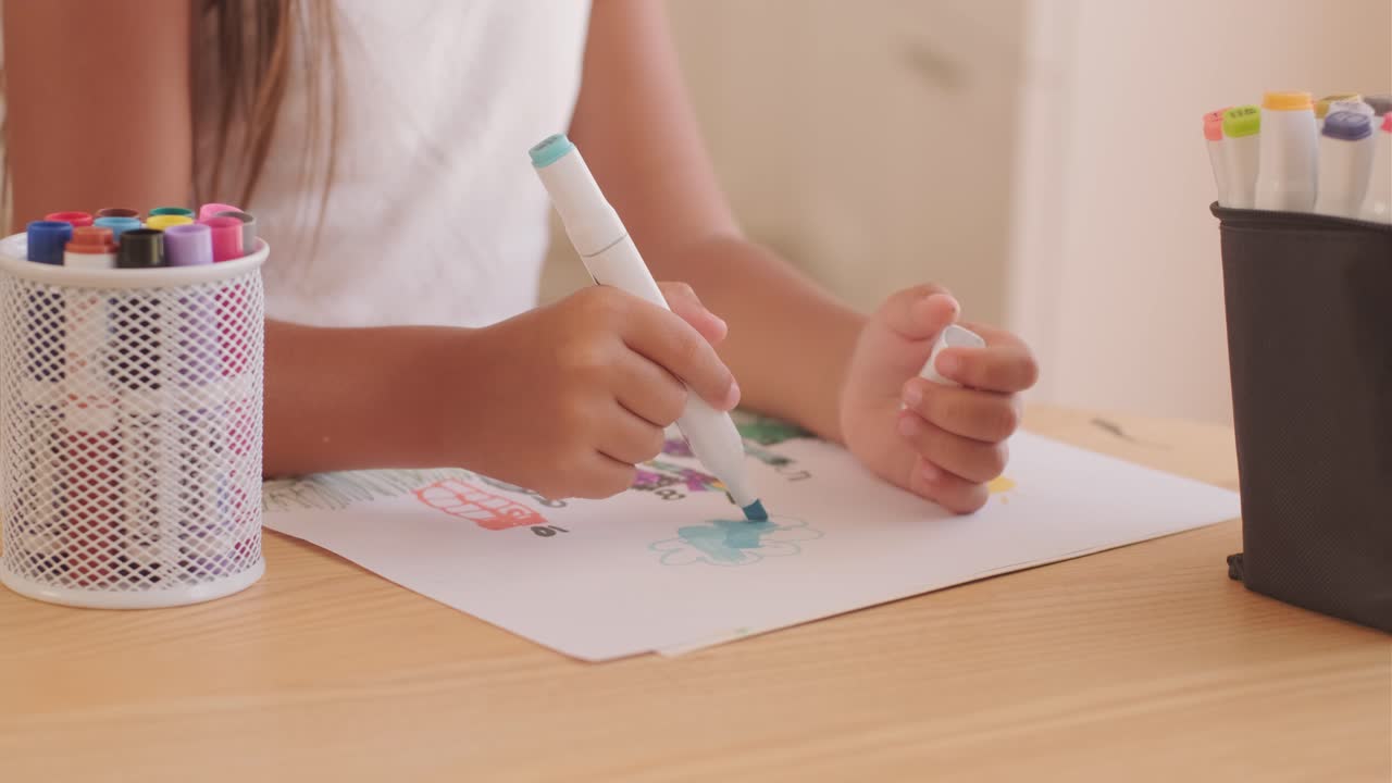 아이가 마커로 그린 그림