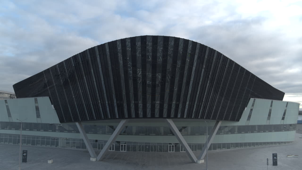 exterior del moderno centro de exposiciones y convenciones