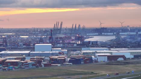 ECT-Delta-Terminal-at-Maasvlakte-in-operation-twenty-four-hours-a-day