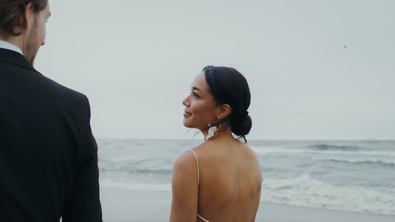 해변에 있는 커플