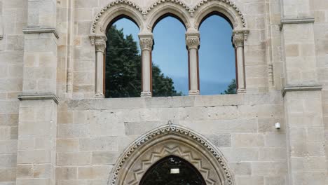 Entrance-to-convent-of-claustro-san-francisco-ourense-shield-emblem-engraved-in-stone-laurels