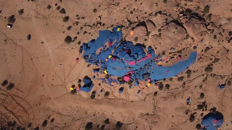 antena: rocas de colores en el desierto del sahara