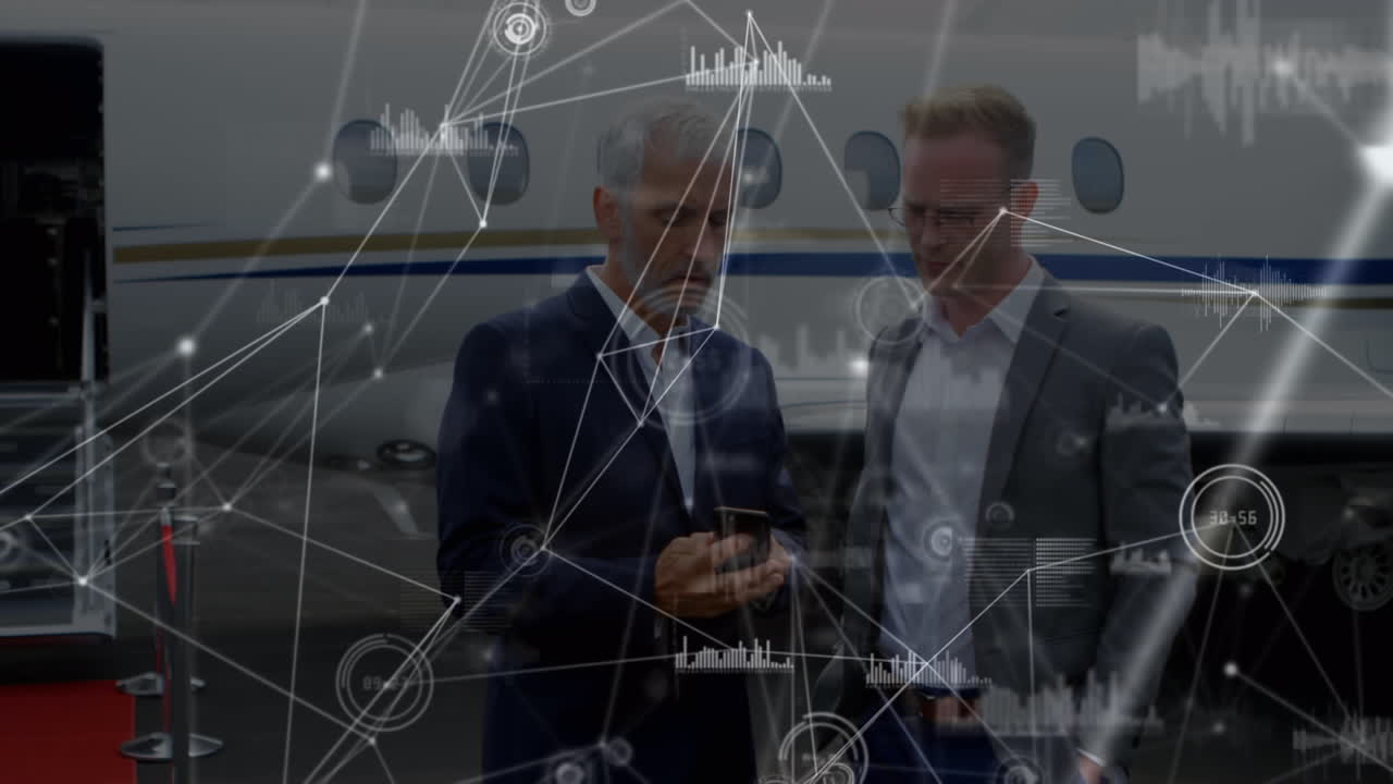 animación de redes de conexiones sobre personas de negocios que usan teléfonos inteligentes en el aeropuerto