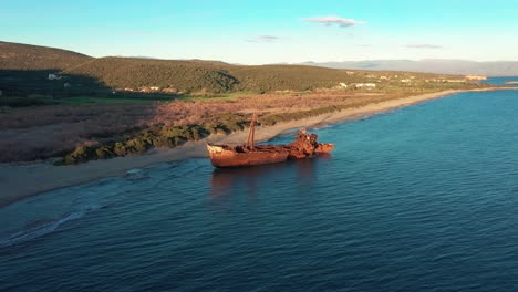 Valtaki-Beach-Dimitrios-Schiffswrack-In-Der-Nähe-Von-Gythio