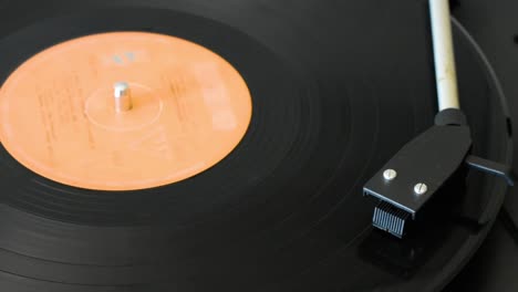 reproductor de vinilo giratorio de estilo retro