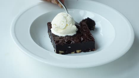 chocolate brownie with ice cream