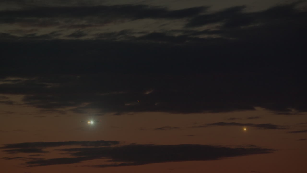 밤 하늘 에서 볼 수 있는 행성 들