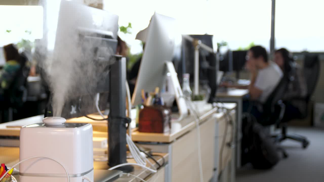 습기를 갖춘 현대적인 사무실