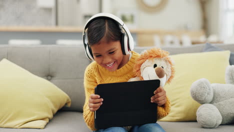 tableta, auriculares y chica feliz
