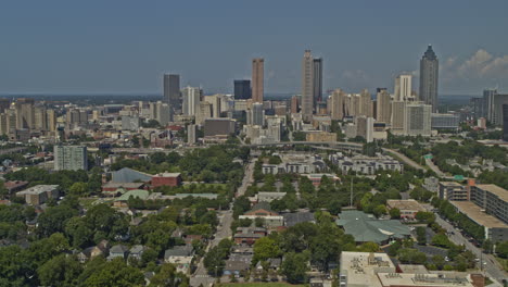 atlanta georgia 공중 v710 pan left shot of 양배추 마을, 레이놀즈타운, o4w 및 역사적인 스위트 오번 동네 - dji inspire 2, x7, 6k - 2020년 8월