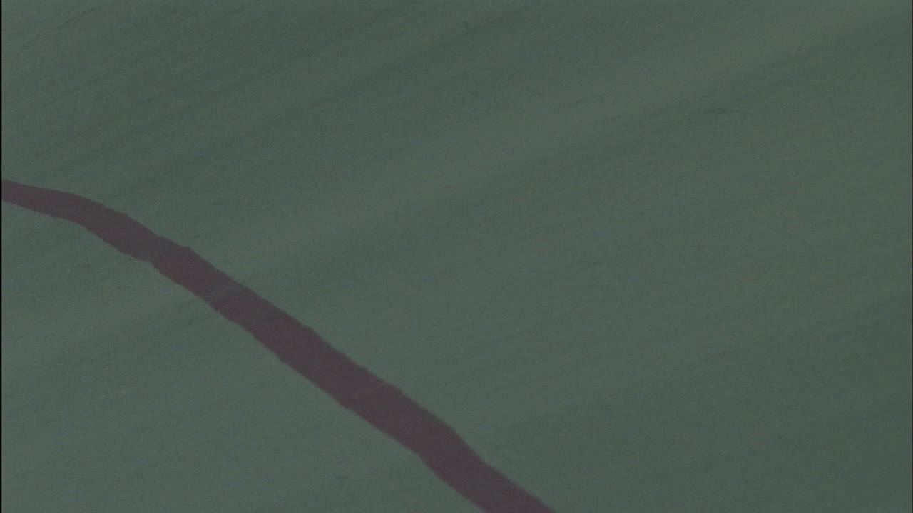 ciclistas corriendo en una pista de circuito