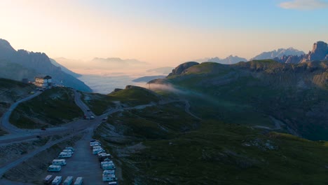 Nationalpark-Drei-Zinnen-In-Den-Dolomiten.-Wunderschöne-Natur-Italiens.