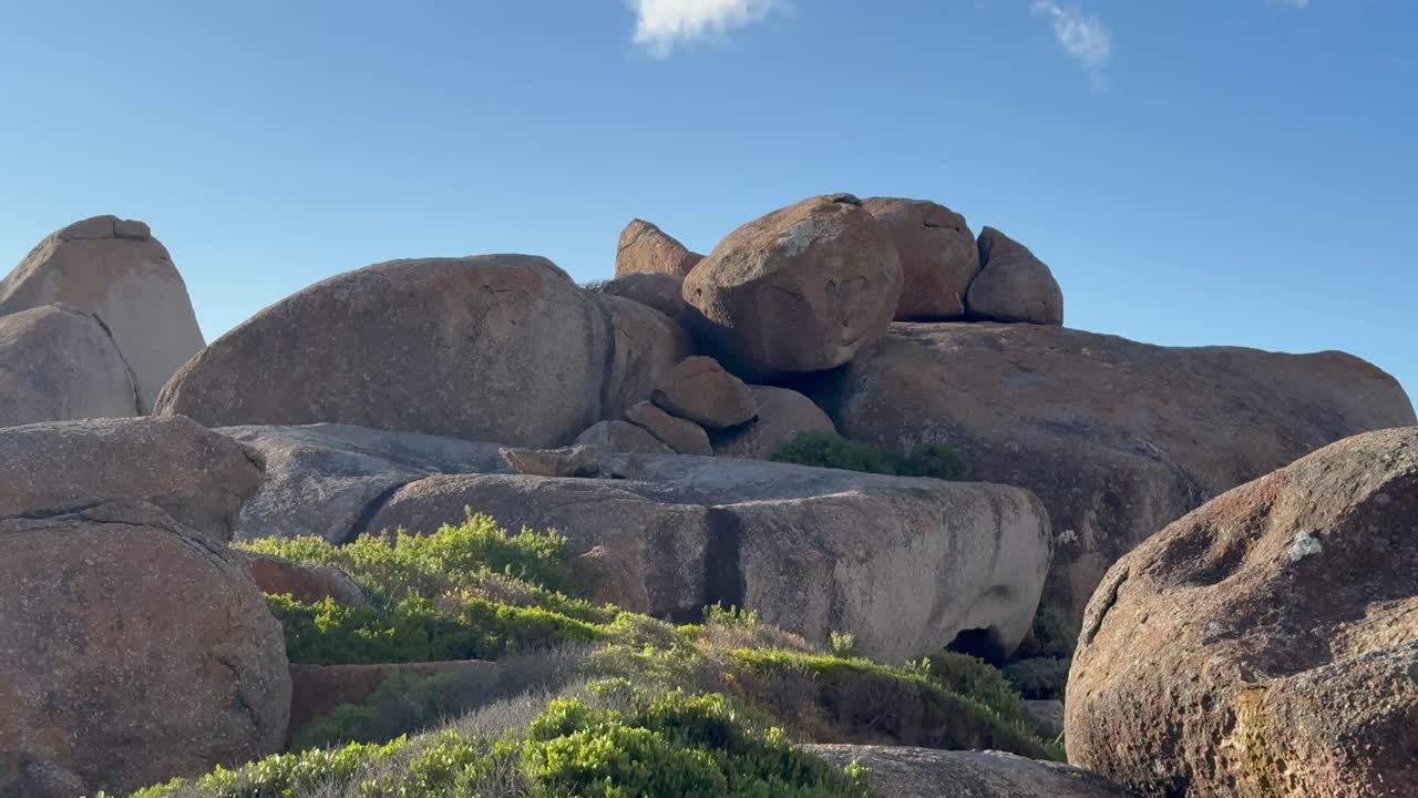 Những tảng đá cực lớn trên bãi biển Llandudno gần Cape Town, Nam Phi