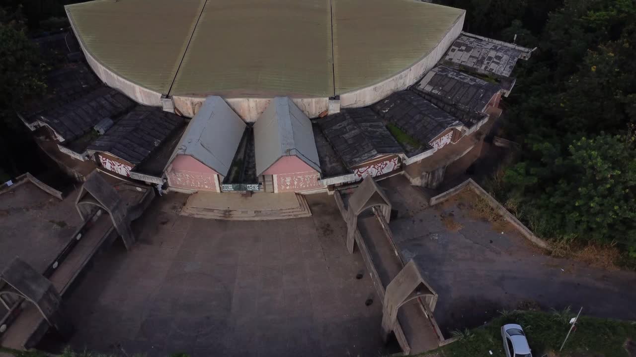 Jib up of the entrance of the large Oyo State Cultural Centre in Ibadan, Nigeria