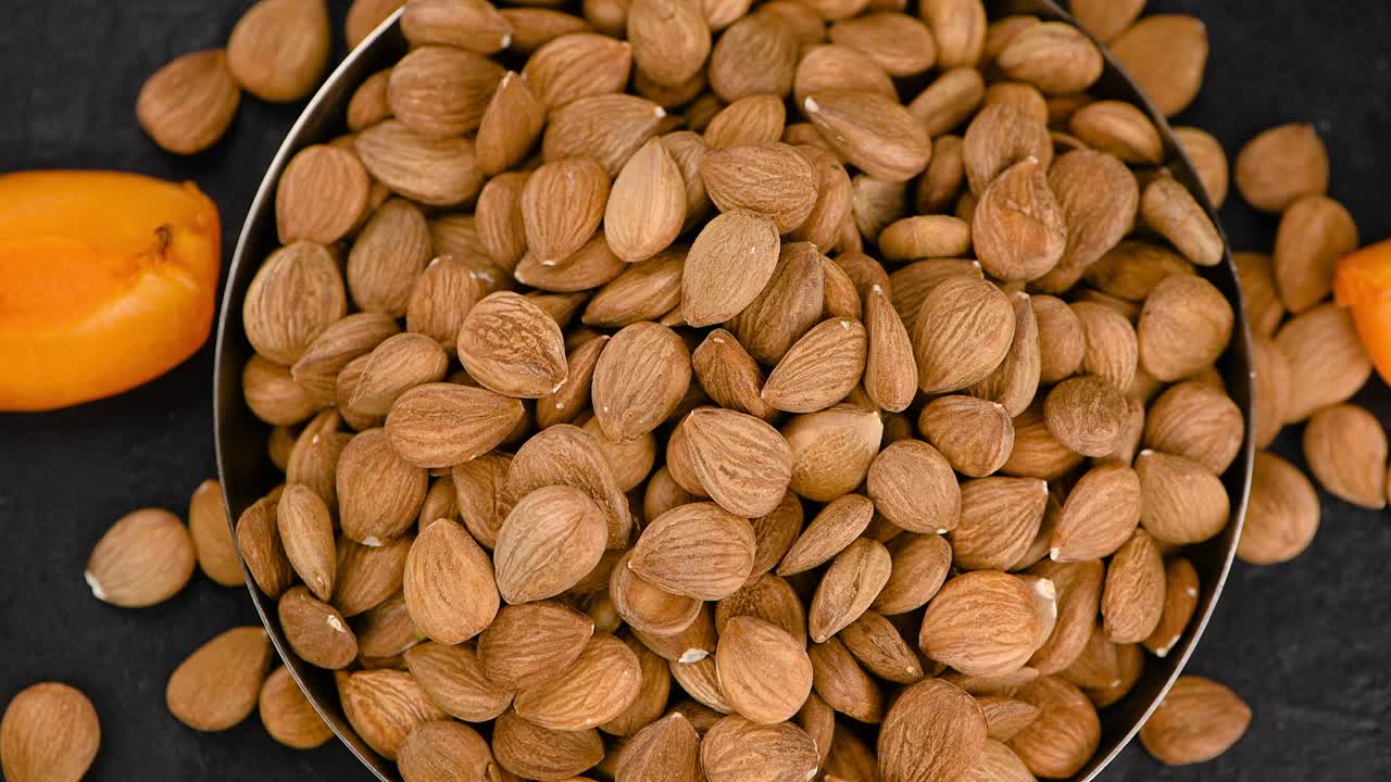 질이 벗겨진 아브리코스 어리가 회전하는 판에 (무로 을 수 있습니다)