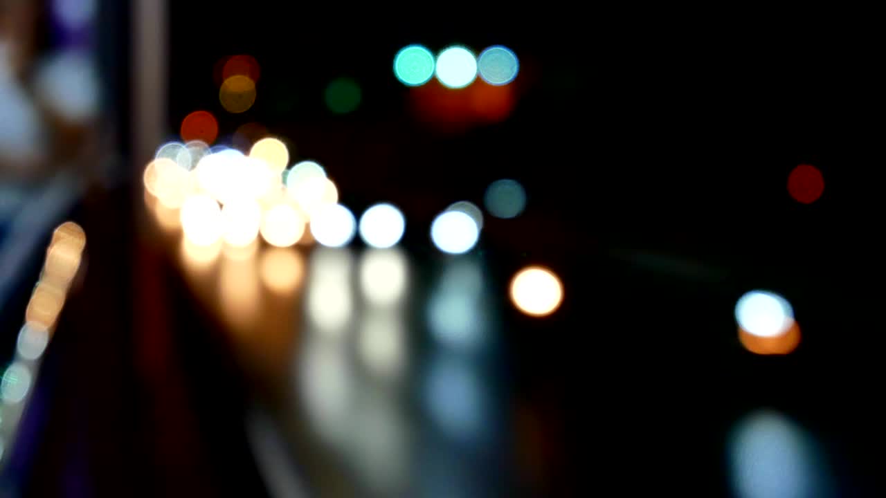 borrosidad de las luces de tráfico nocturnas, fondo abstracto