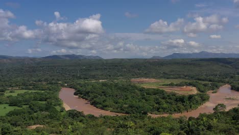 Aerial-shot-of-mobile-telephony-antennas-revelation,-ending-in-a-point-of-interest-over-the-antennas,-with-beautiful-river-and-mountains-behind-the-antennas