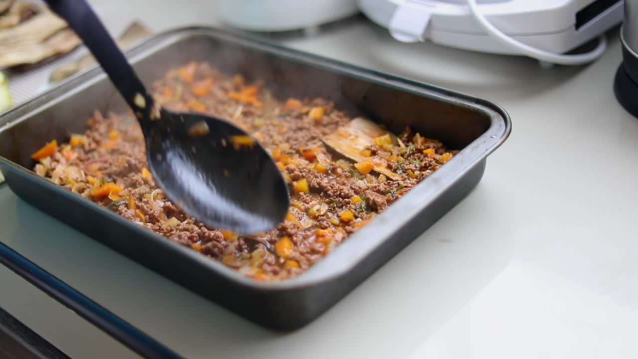 calabacín mexicano y sartén de carne molida - de cerca