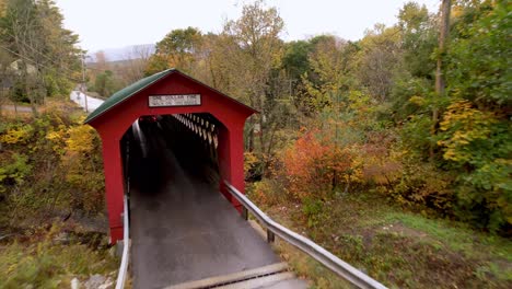 Puente-Cubierto-De-Nueva-Inglaterra-Cerca-De-East-Arlington-Vermont-En-Otoño