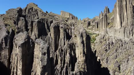 paisaje de agujas de roca erosionadas de otro mundo, valle de las animas, bolivia