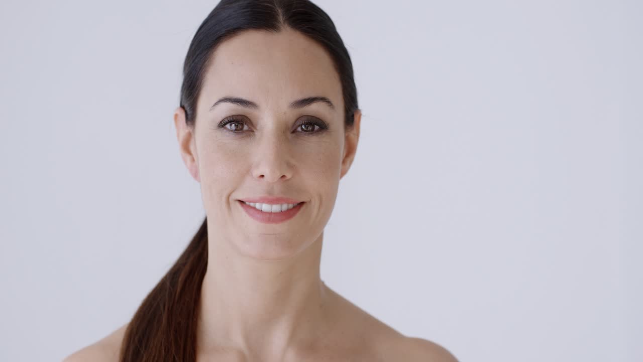 una mujer joven y hermosa.