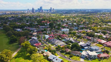 Drone-shot-of-city-in-horizon.-Sydney,-Australia-2