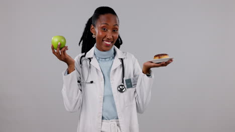 cara, mujer negra y doctor con manzana