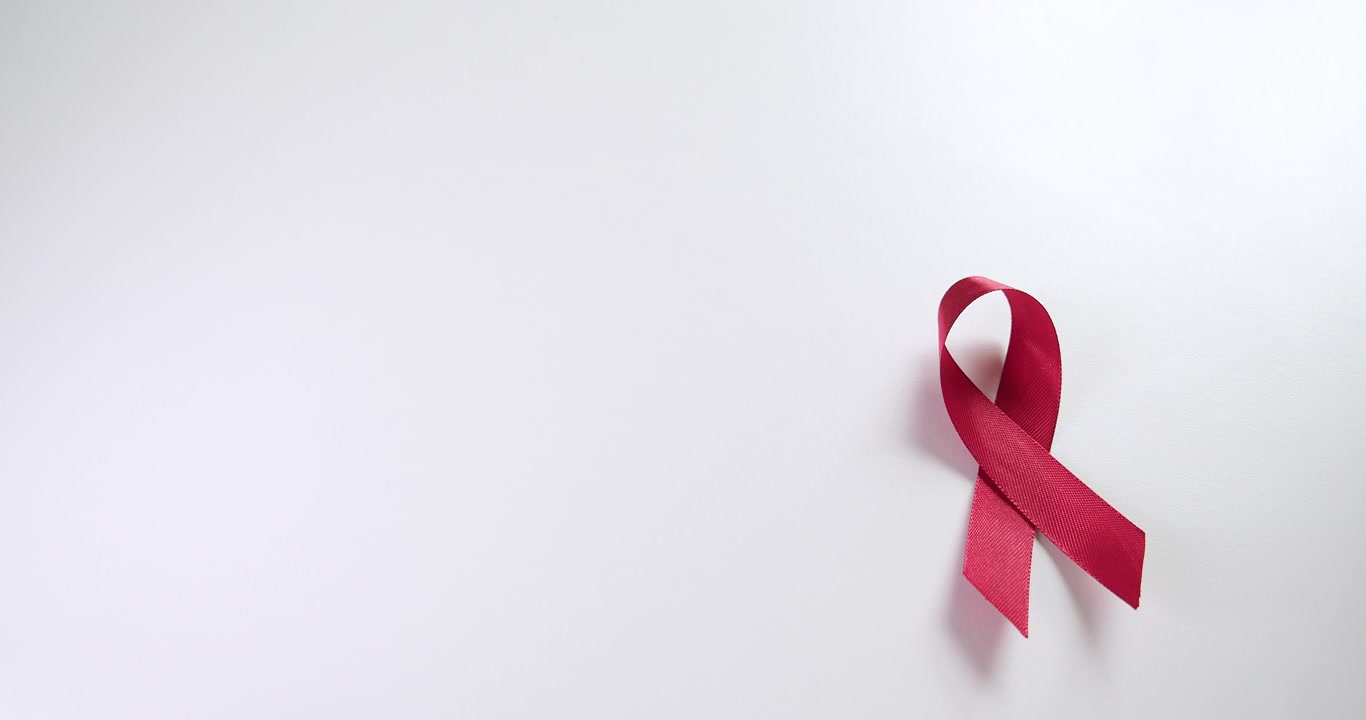 Un ruban rouge pour la sensibilisation à la Journée mondiale du sida